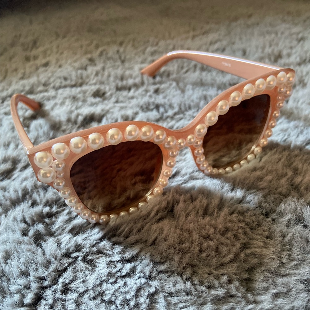 I’m selling these cute pearly rose gold shades!